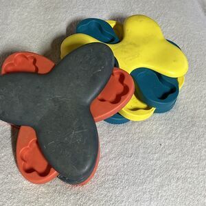 Dog Tornado Spinning Treat Toy Outward Hound Skill Level 2 Hide Puzzle Lock Bone